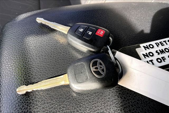 Used 2018 Toyota Tacoma TRD Sport image 10