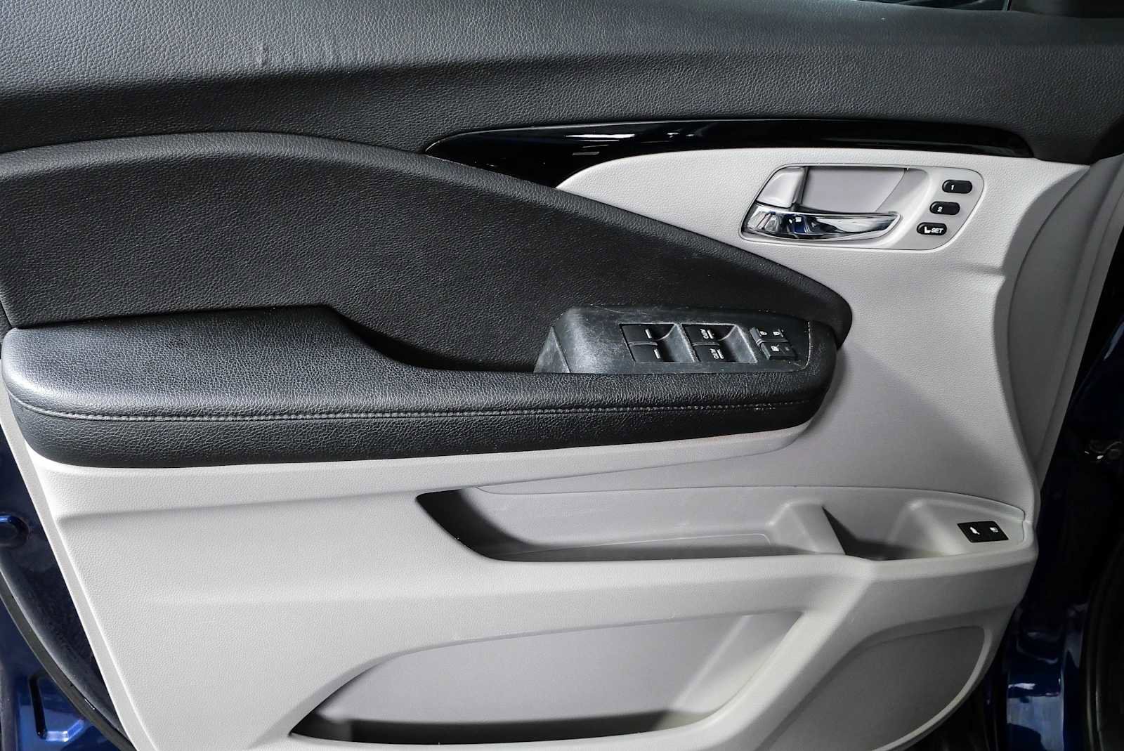 Used 2016 Honda Pilot Elite image 6