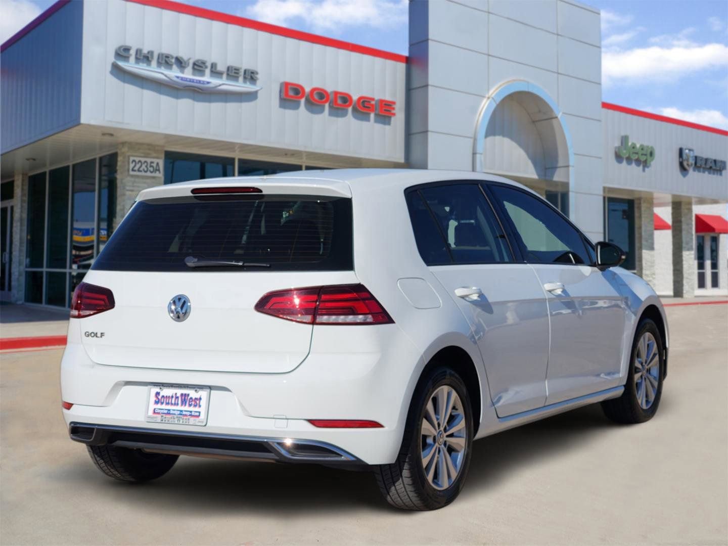 Used 2021 Volkswagen Golf 4-Door image 6