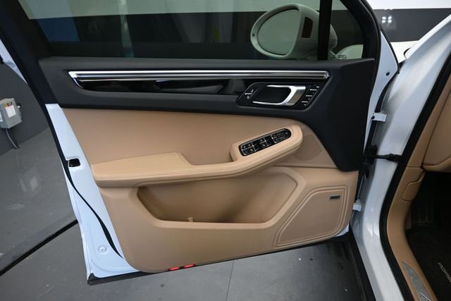 Used 2023 Porsche Macan S AWD/4WD image 15