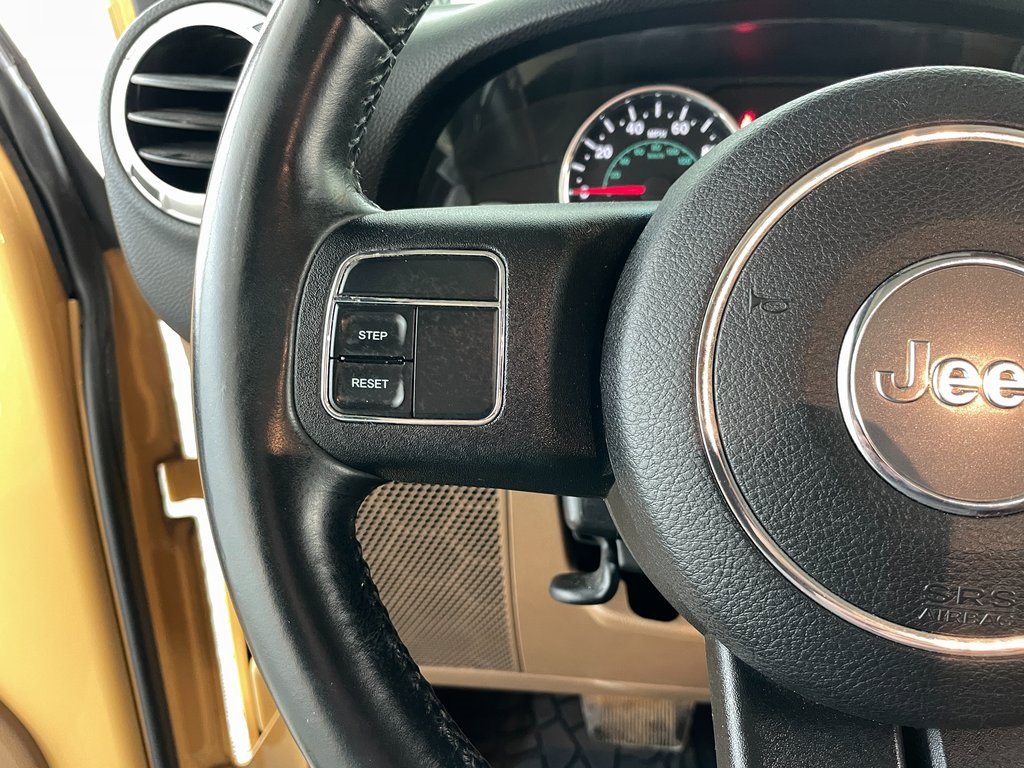Used 2014 Jeep Wrangler Unlimited Rubicon image 21