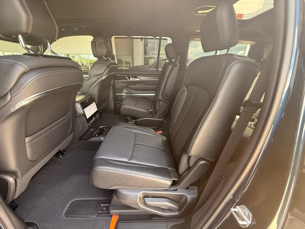 New 2026 Jeep Grand Wagoneer Summit AWD/4WD image 24