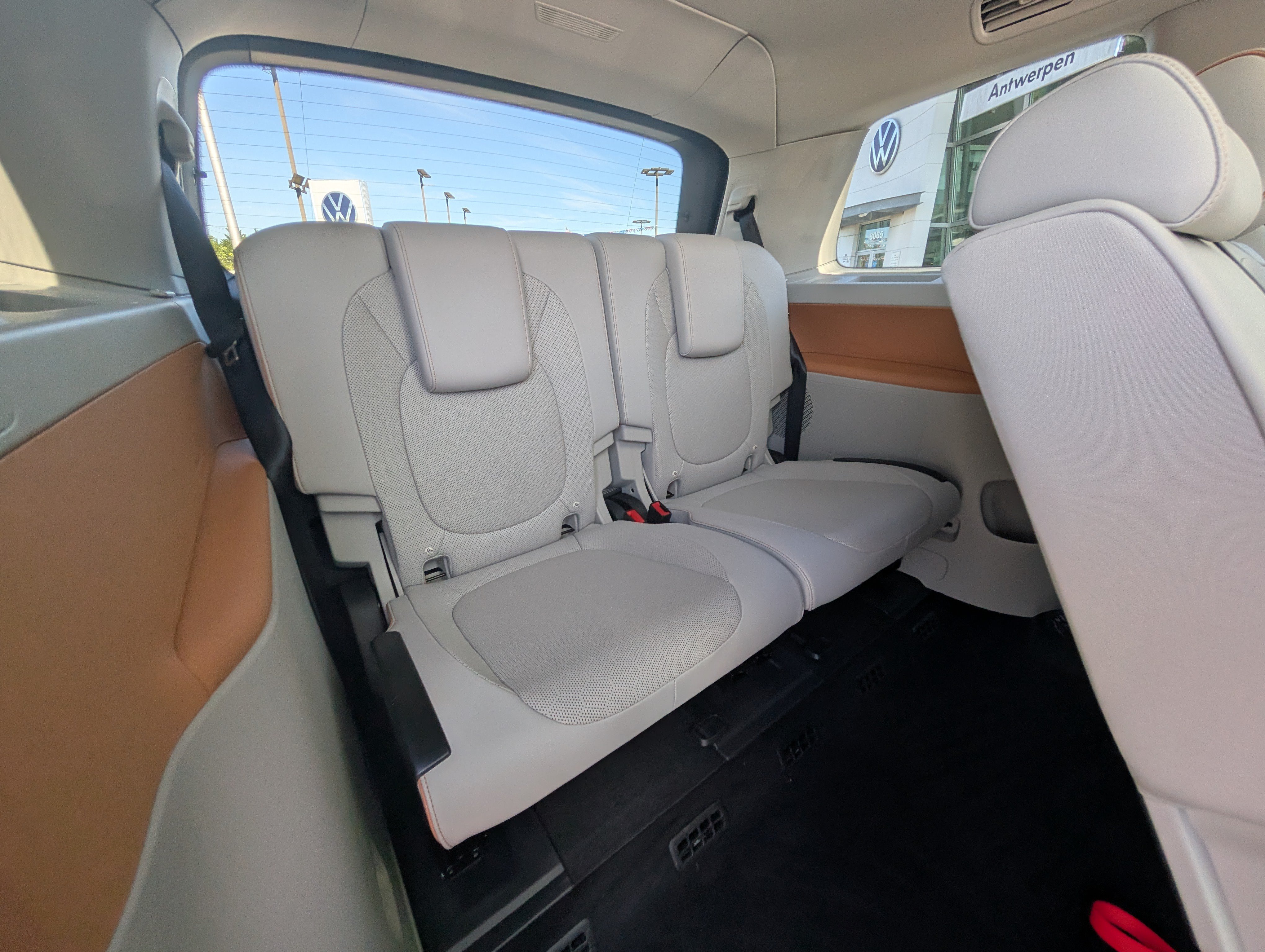 Used 2025 Volkswagen ID. Buzz 1st Edition RWD image 12
