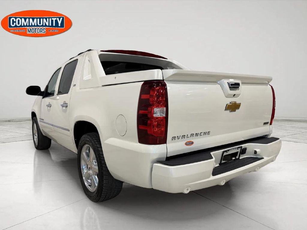 Used 2012 Chevrolet Avalanche LTZ AWD/4WD image 5