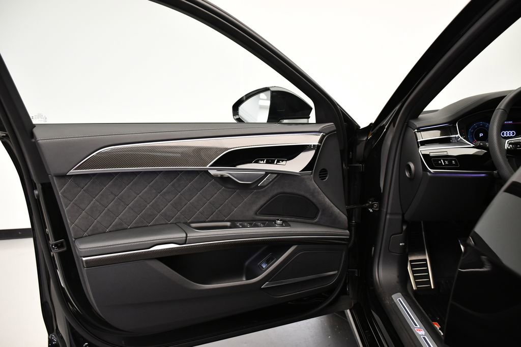 Used 2025 Audi S8 image 29