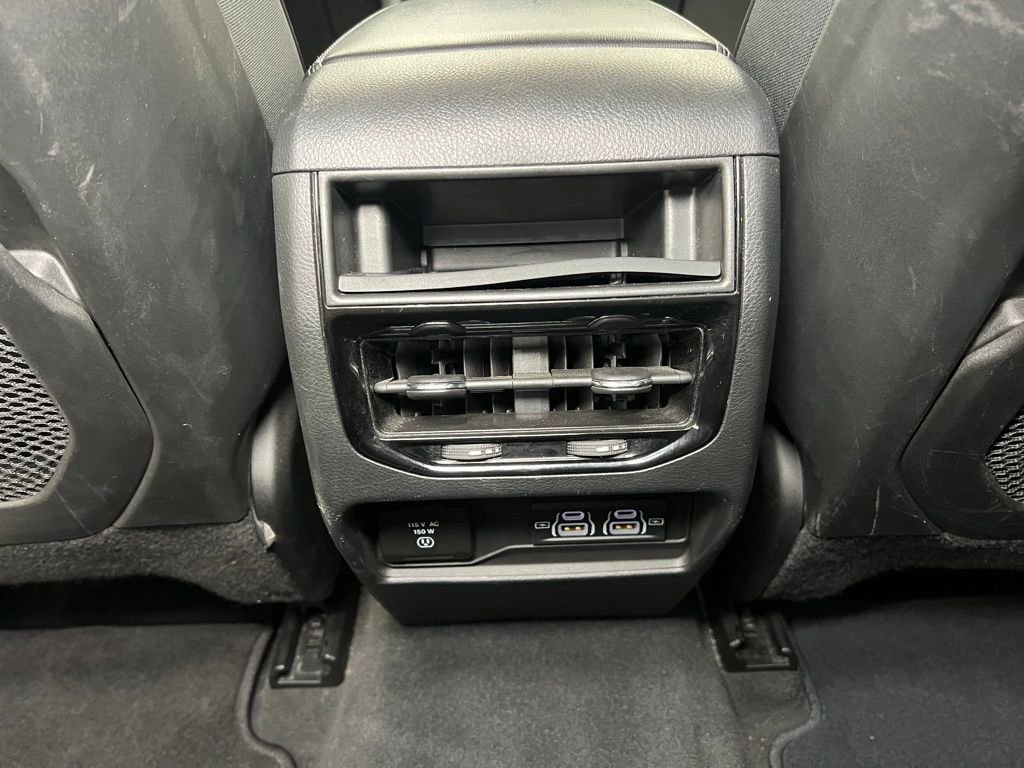 Used 2024 Jeep Grand Cherokee Altitude image 23