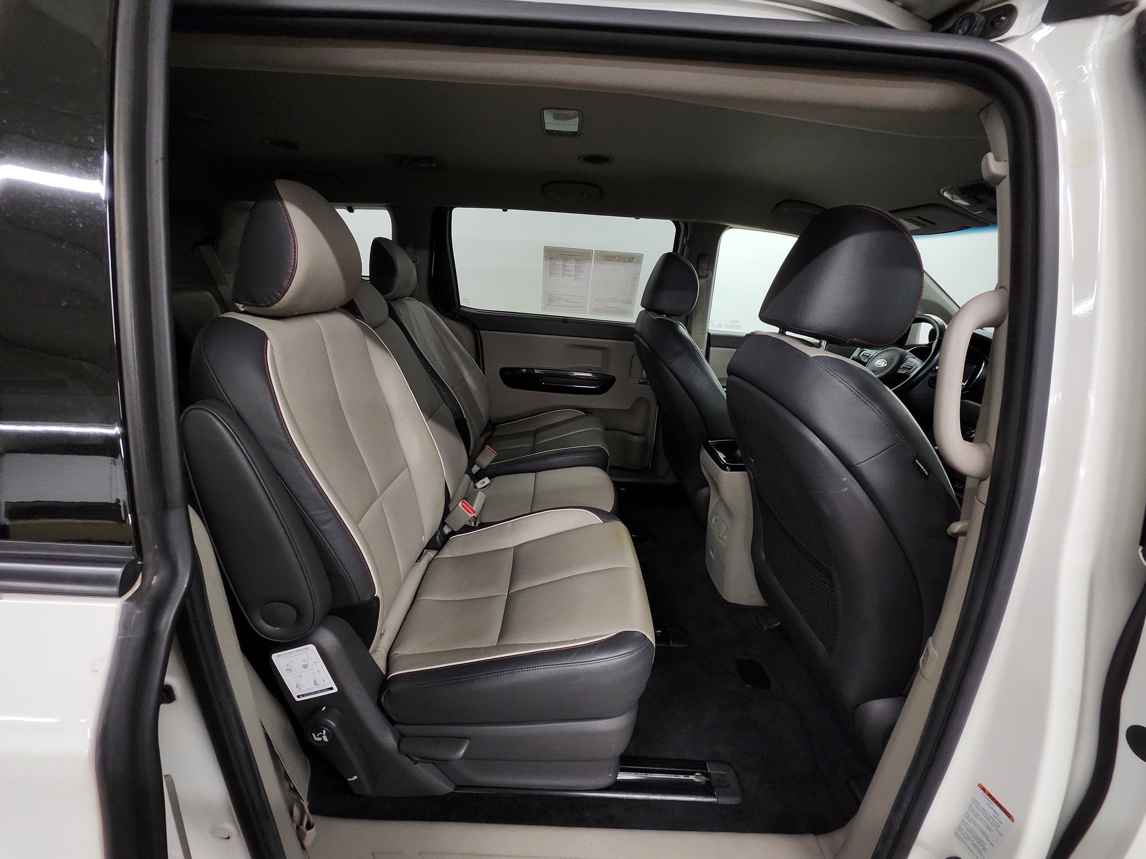 Used 2015 Kia Sedona SX image 27