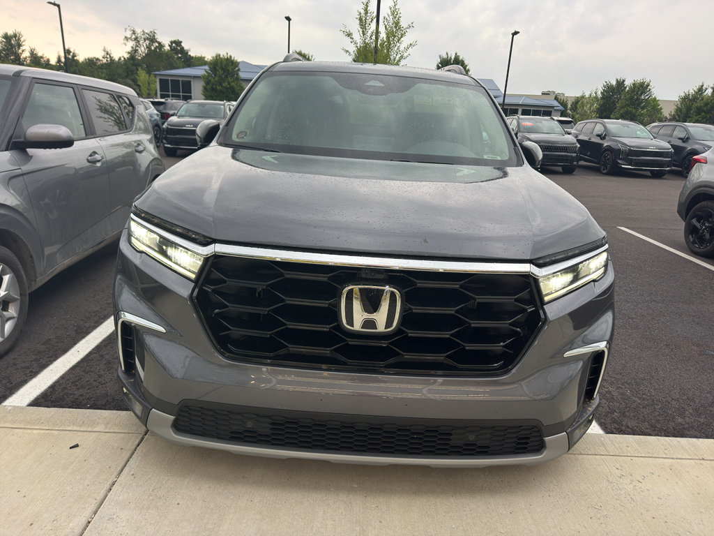 Used 2025 Honda Pilot Elite image 3