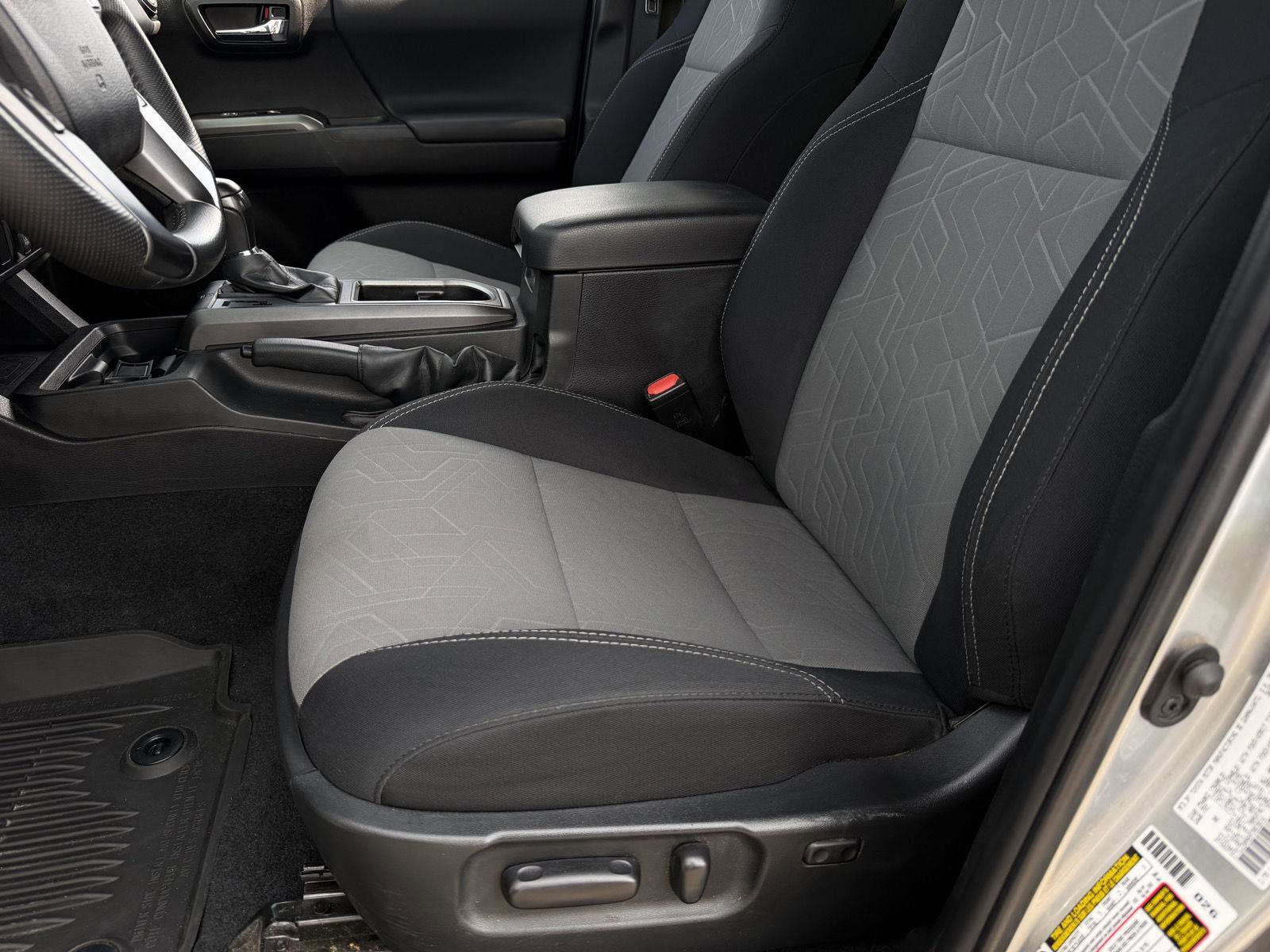 Used 2022 Toyota Tacoma TRD Sport image 10