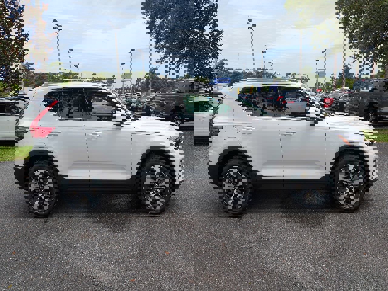 New 2025 Volvo XC40 B5 Core w/ Protection Package Premier image 3