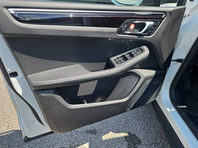 Certified 2021 Porsche Macan AWD/4WD image 25