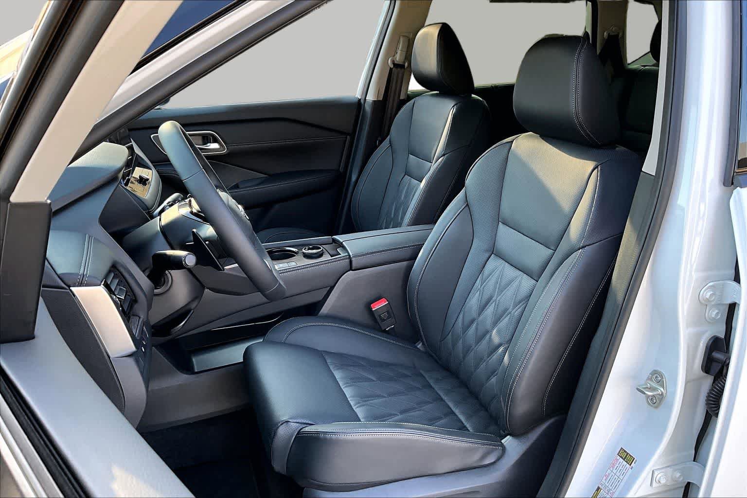 New 2026 Nissan Rogue Platinum w/ Platinum Premium Package AWD/4WD image 9