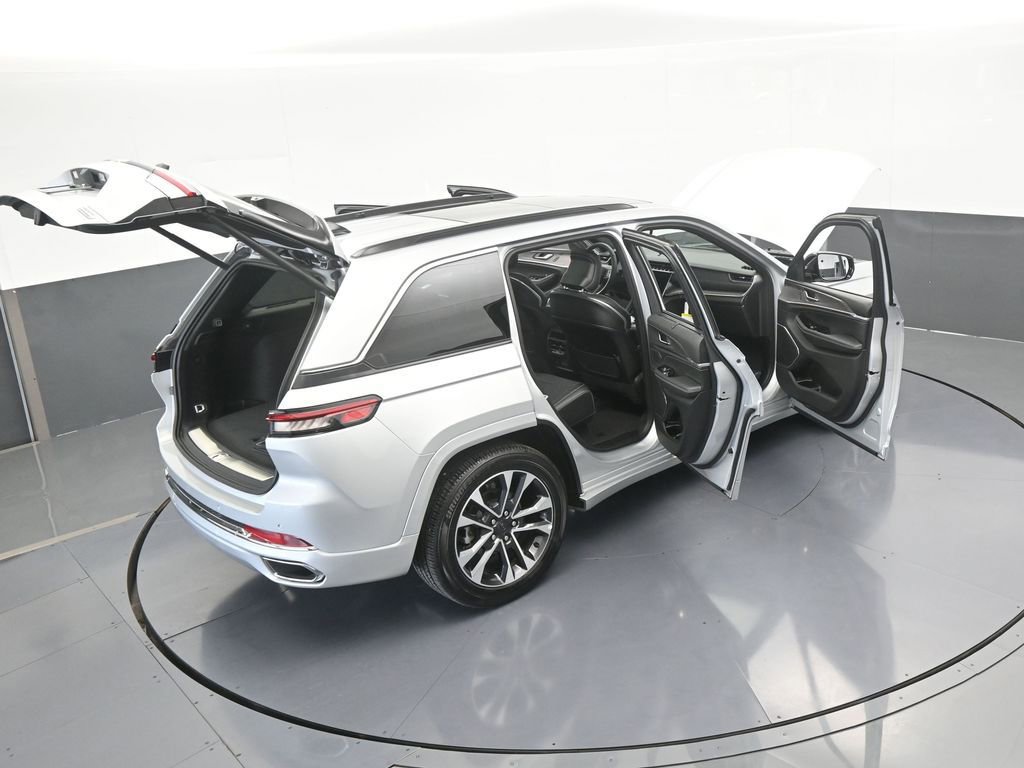 Used 2024 Jeep Grand Cherokee Overland w/ Luxury Tech Group IV image 76