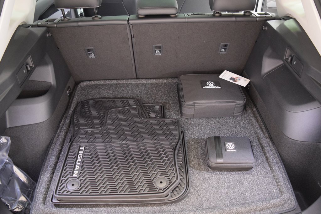 New 2025 Volkswagen Tiguan SE image 11