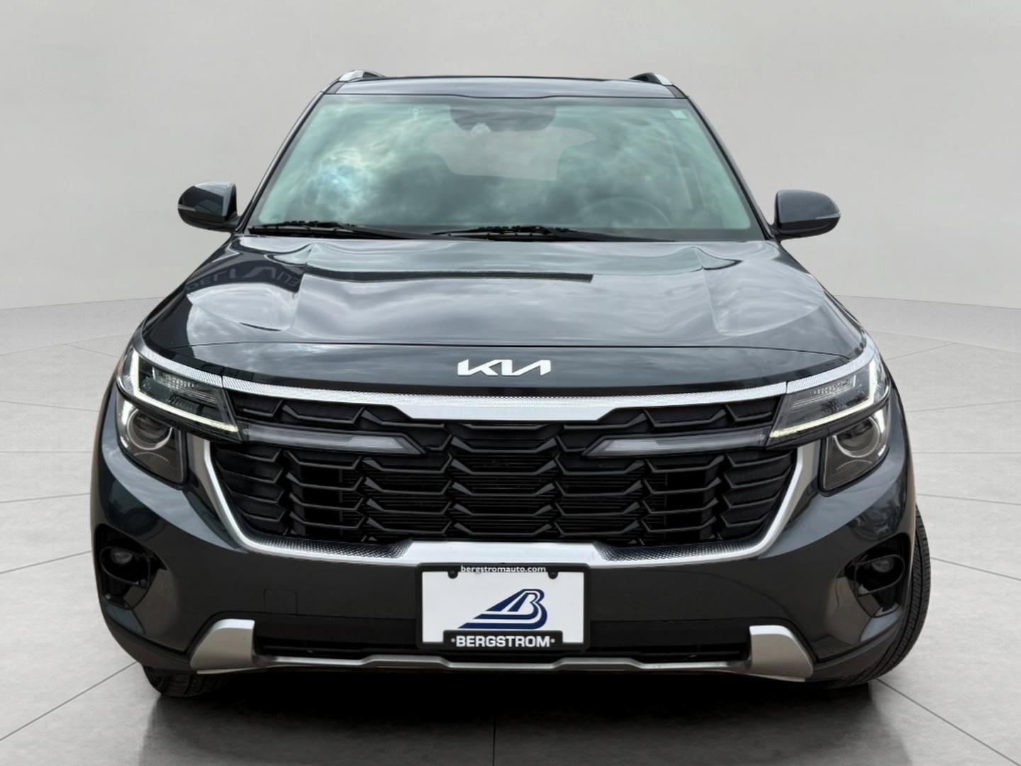 Used 2024 Kia Seltos S AWD/4WD image 4