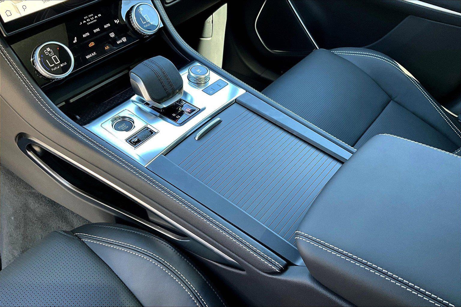 New 2026 Jaguar F-PACE R-Dynamic S image 7