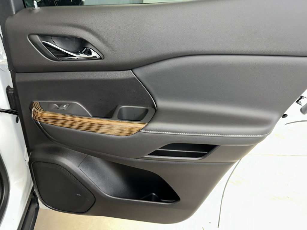 Used 2023 GMC Acadia SLE w/ Driver Convenience Package image 28