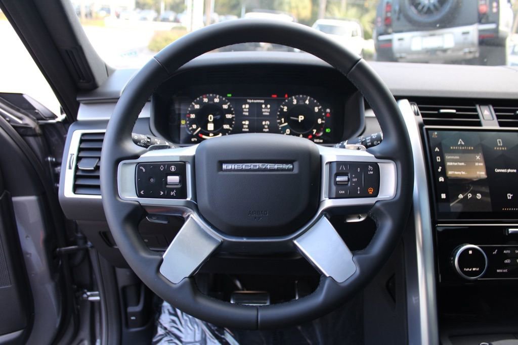 Certified 2025 Land Rover Discovery Dynamic SE image 16