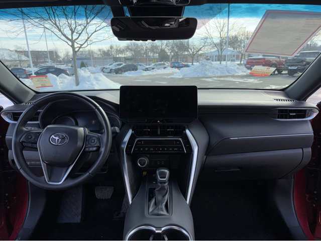 Used 2024 Toyota Venza XLE image 3