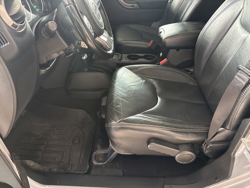 Used 2018 Jeep Wrangler Unlimited Sahara image 7