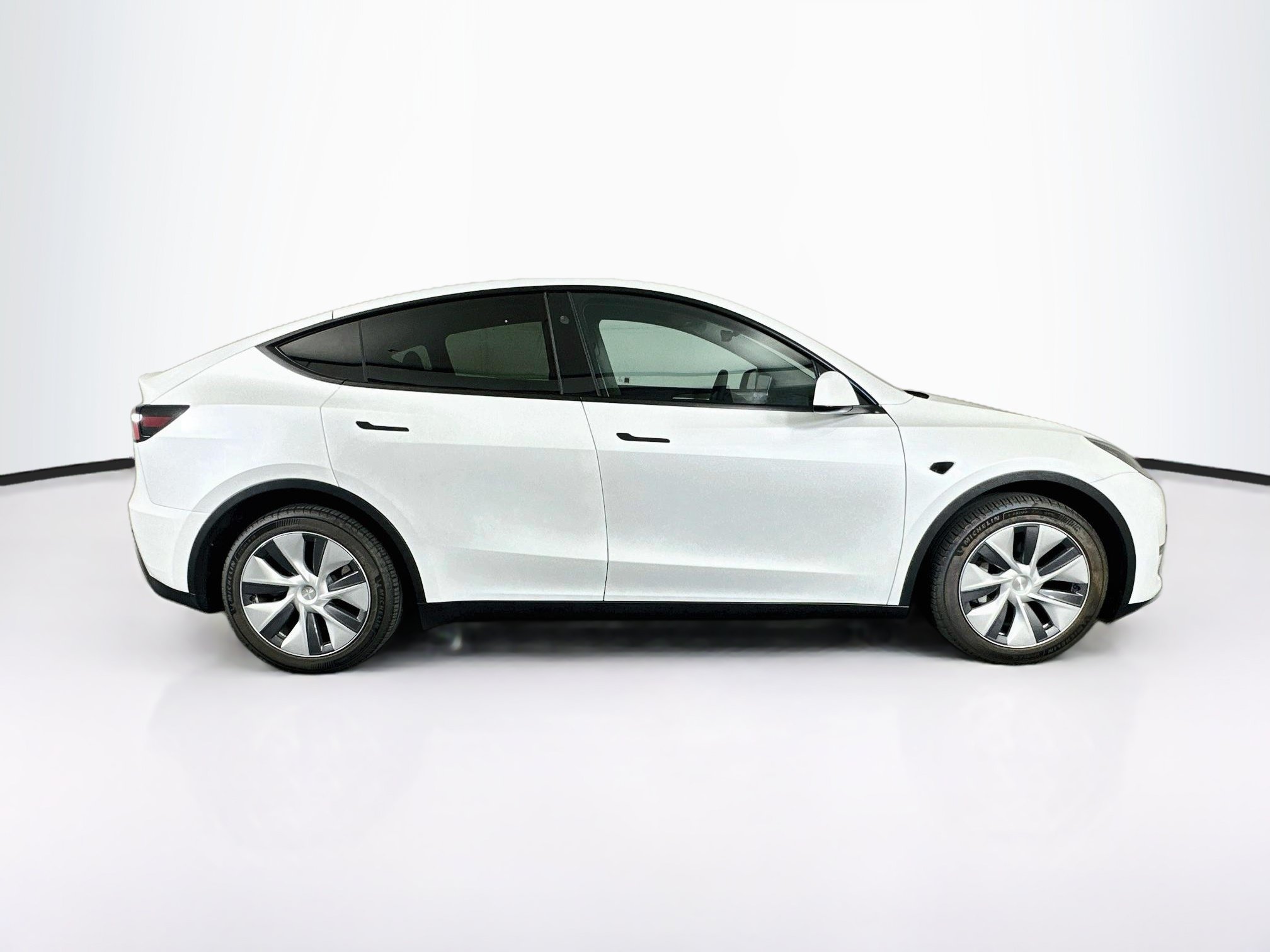 Used 2024 Tesla Model Y Long Range AWD/4WD image 10