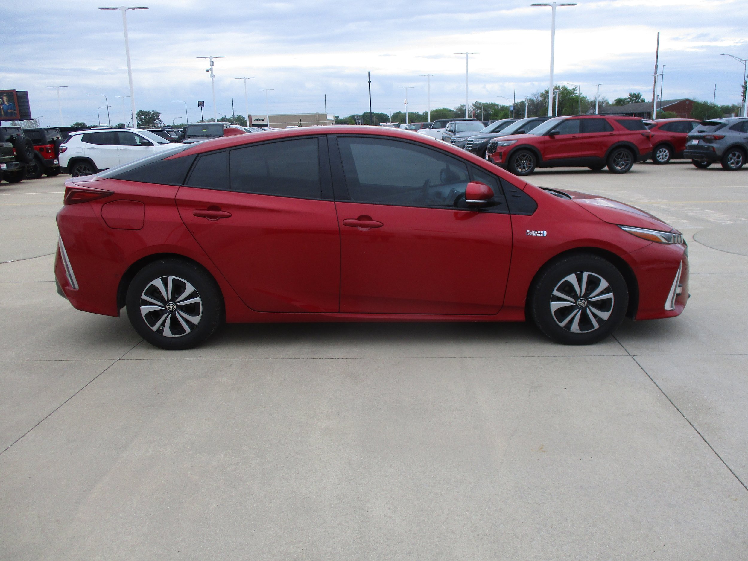 Used 2018 Toyota Prius Prime Advanced w/ Carpet Mat Package FWD image 5