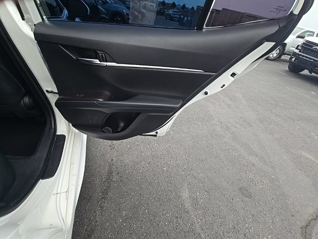 Used 2022 Toyota Camry SE FWD image 29
