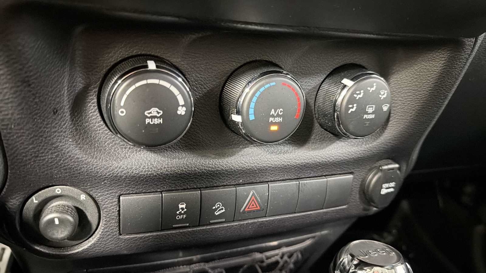 Used 2015 Jeep Wrangler Unlimited Sport w/ Quick Order Package 24S AWD/4WD image 19