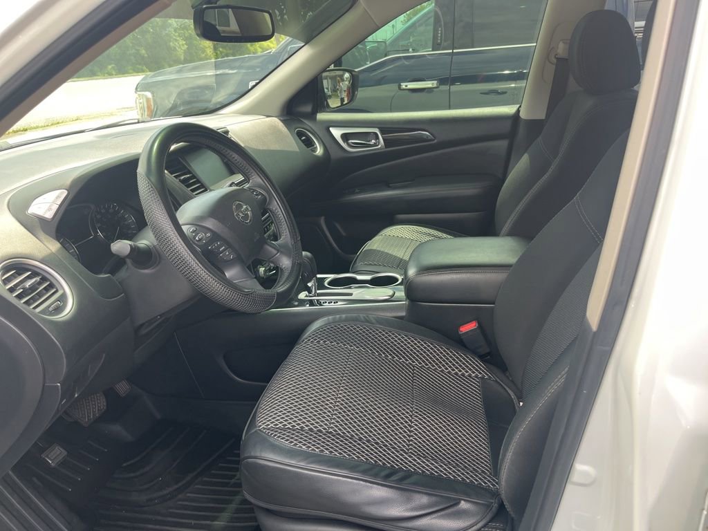 Used 2018 Nissan Pathfinder SV FWD image 6