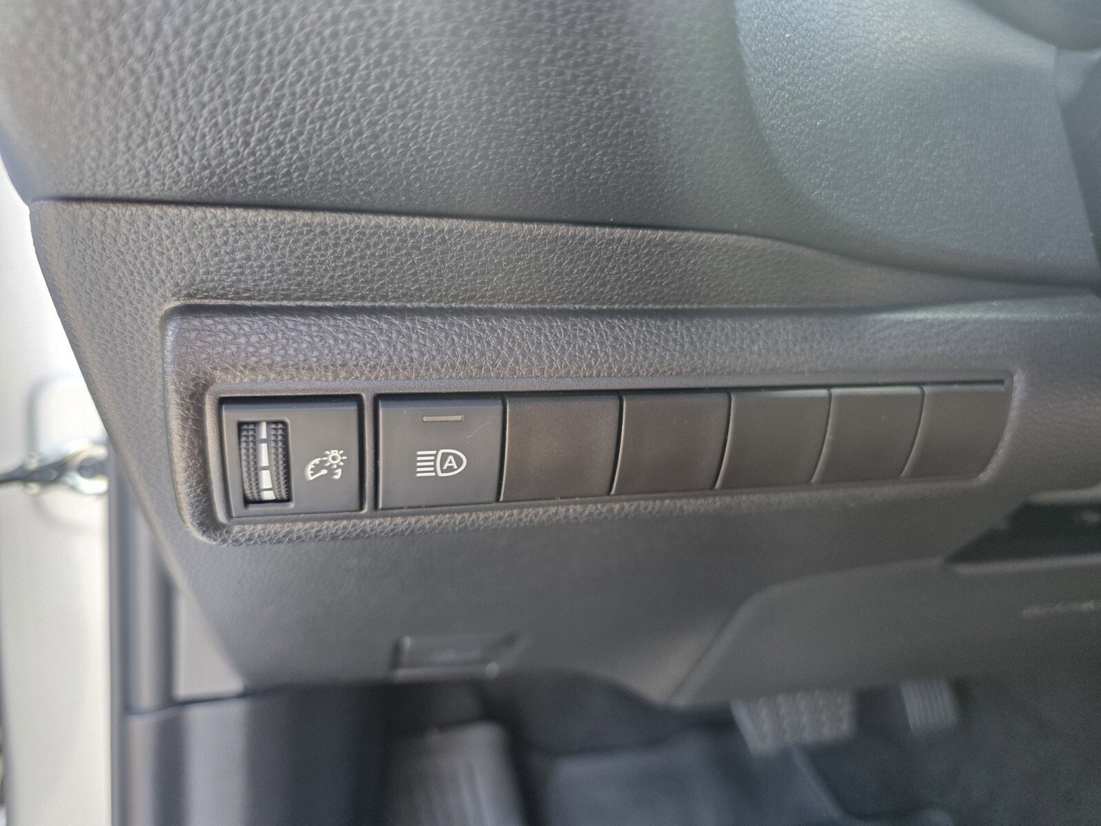 Used 2025 Toyota Corolla LE FWD image 24