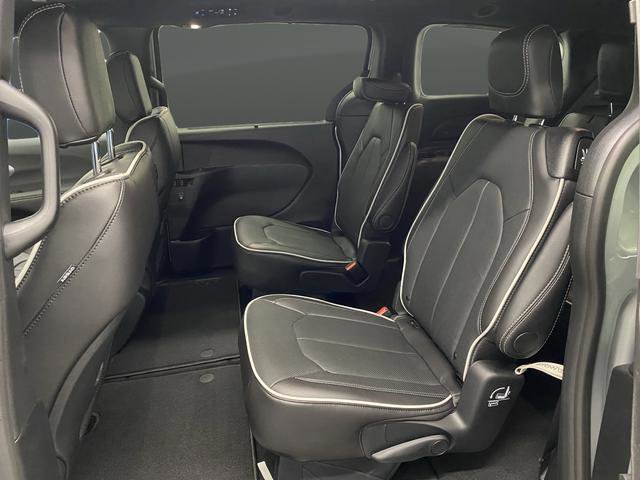 New 2026 Chrysler Pacifica Limited w/ S Appearance Package image 32