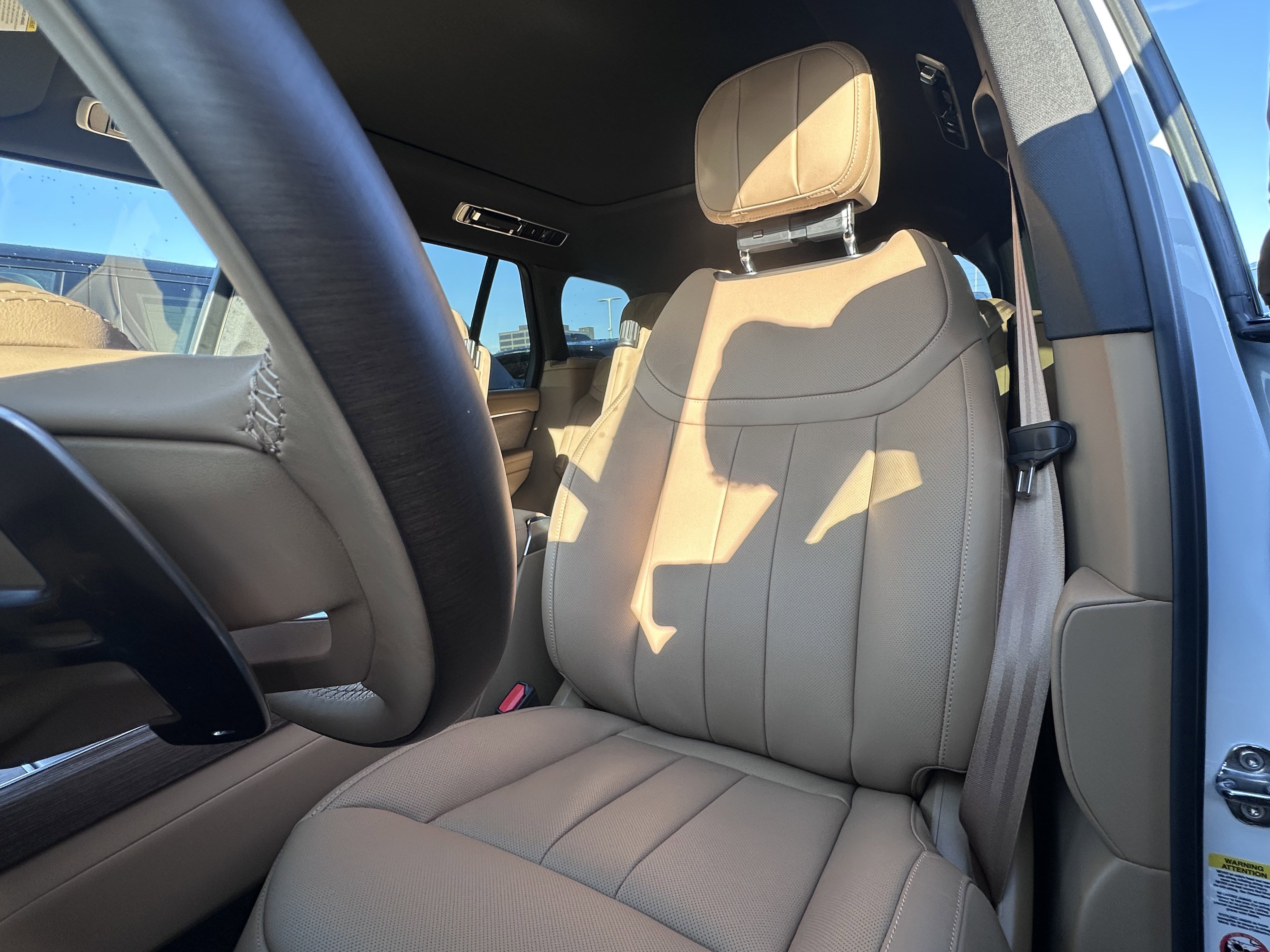 New 2026 Land Rover Range Rover SE image 8