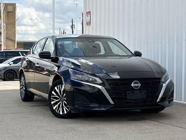 Used 2025 Nissan Altima 2.5 SV AWD/4WD image 2