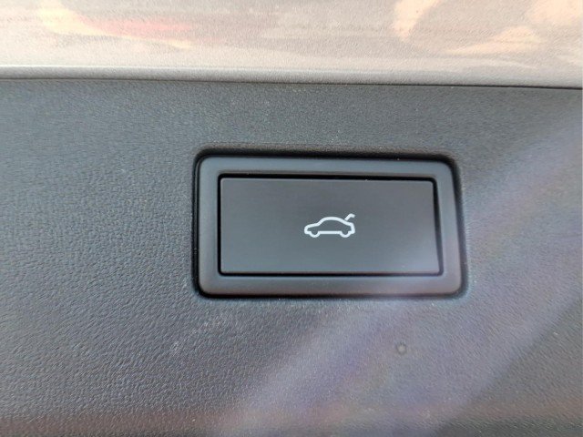 Certified 2025 Volkswagen Tiguan SE AWD/4WD image 9