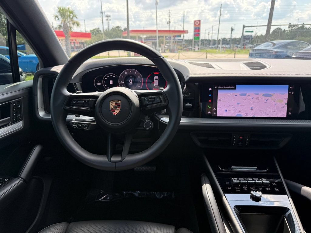 Used 2025 Porsche Cayenne AWD/4WD image 20