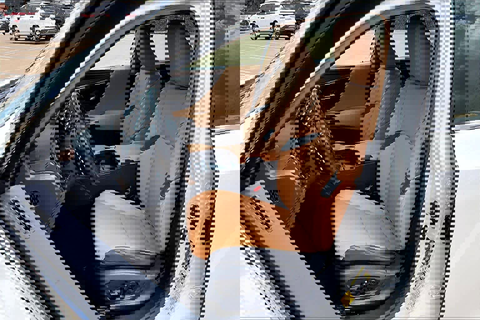 Used 2025 Lexus ES 350 w/ Premium Package image 8