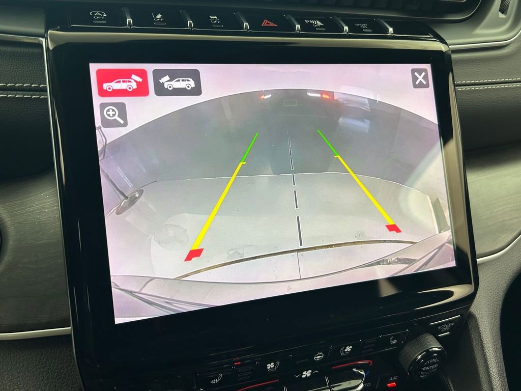 Used 2024 Jeep Grand Cherokee Limited w/ Luxury Tech Group II image 20