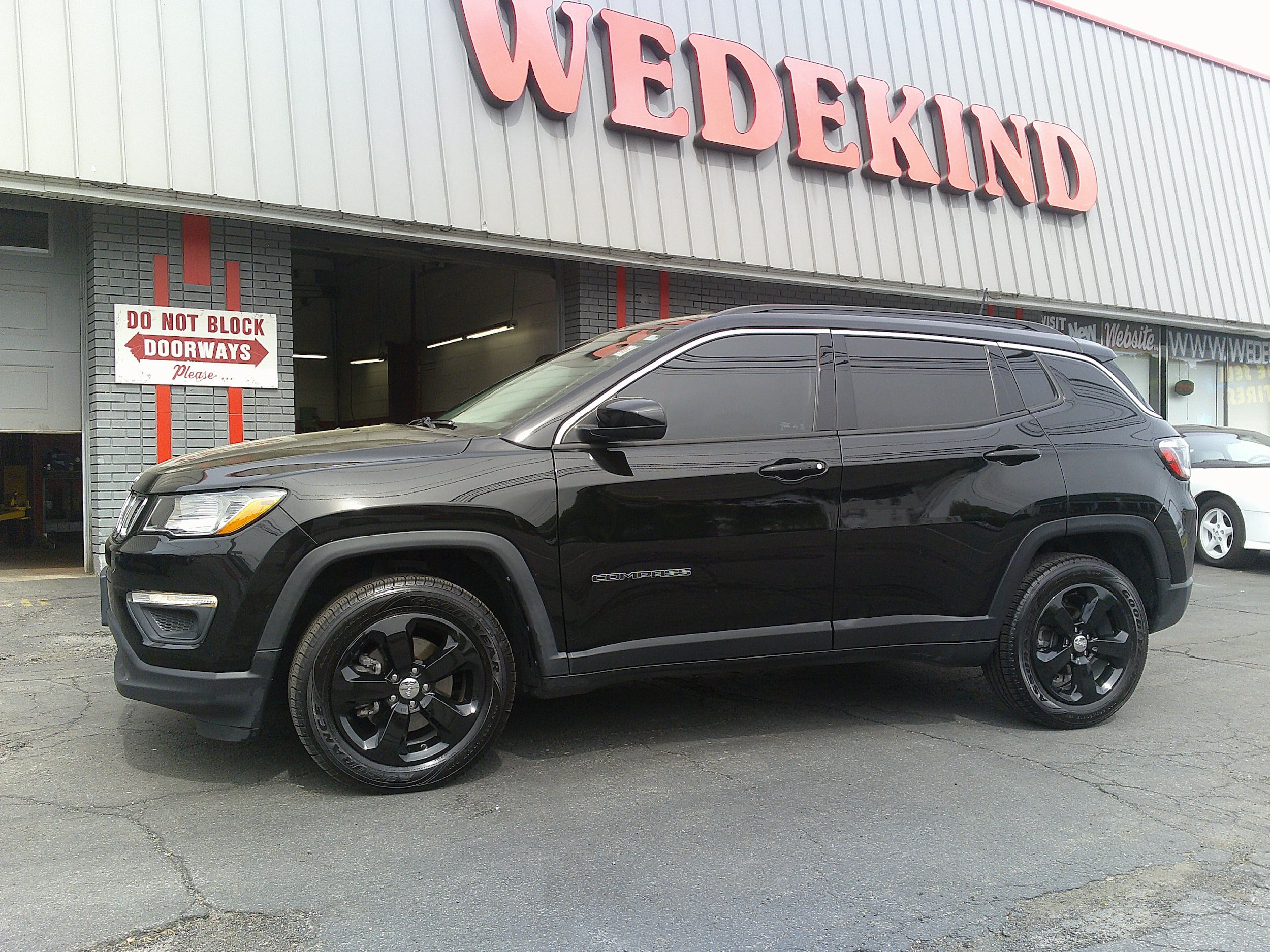 Used 2023 Jeep Compass Limited w/ Sun and Sound Group AWD/4WD image 4