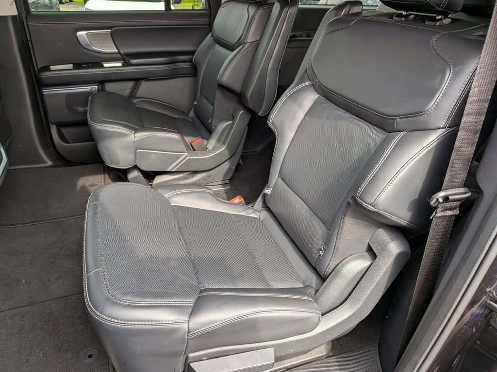 Used 2025 Ford Expedition Max Platinum AWD/4WD image 37