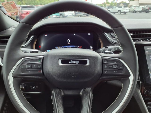 Used 2024 Jeep Grand Cherokee Altitude image 24