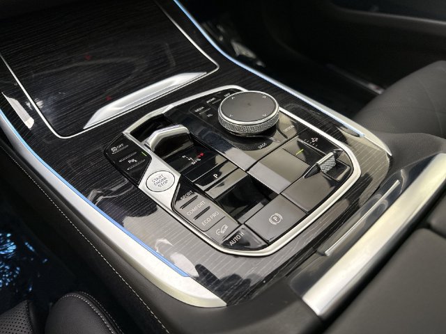 Used 2026 BMW X7 xDrive40i w/ M Sport Package AWD/4WD image 18