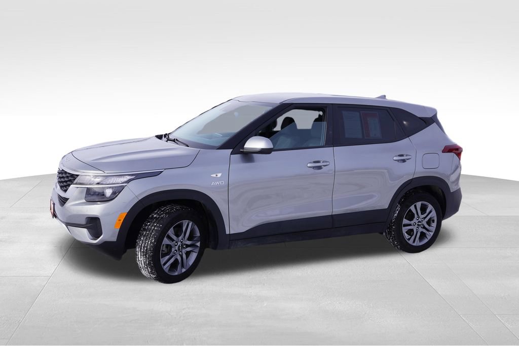 Used 2023 Kia Seltos LX image 10