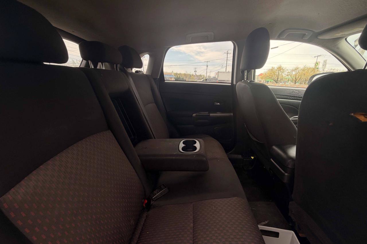 Used 2019 Mitsubishi Outlander Sport ES FWD image 23