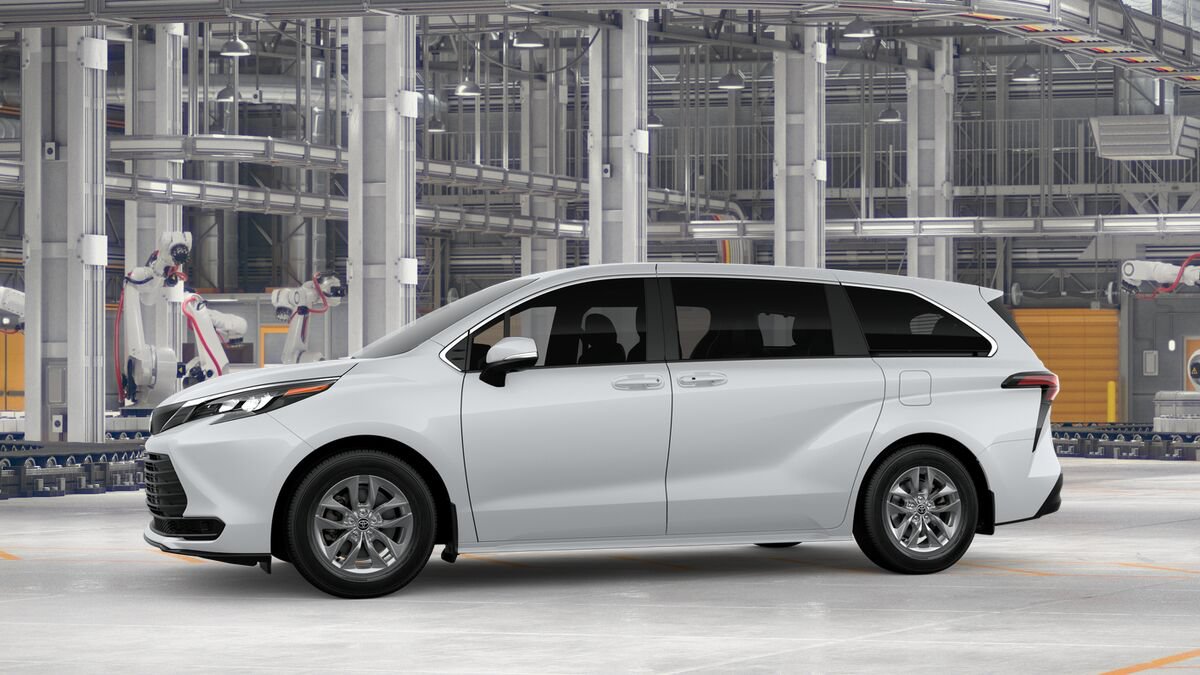 New 2026 Toyota Sienna LE FWD image 4