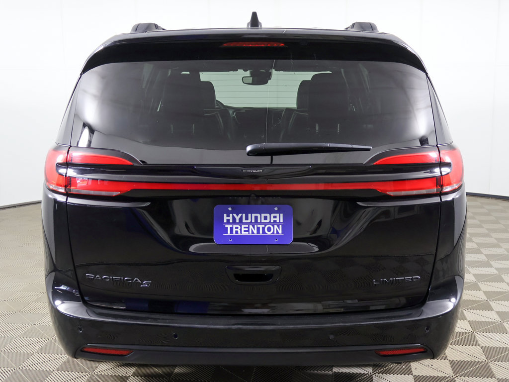 Used 2025 Chrysler Pacifica Limited FWD image 15