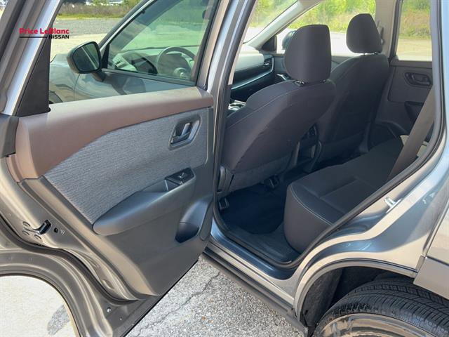 Used 2023 Nissan Rogue S image 35