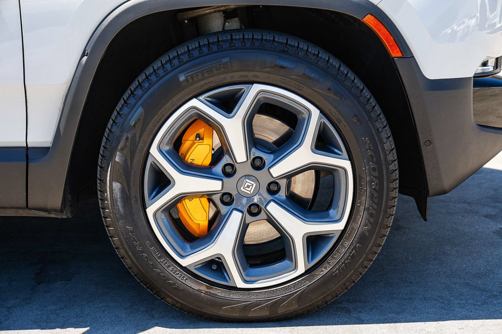 Used 2024 Rivian R1S Adventure AWD/4WD image 9