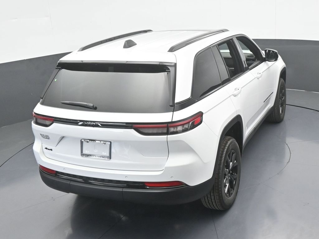 Used 2025 Jeep Grand Cherokee Altitude image 44