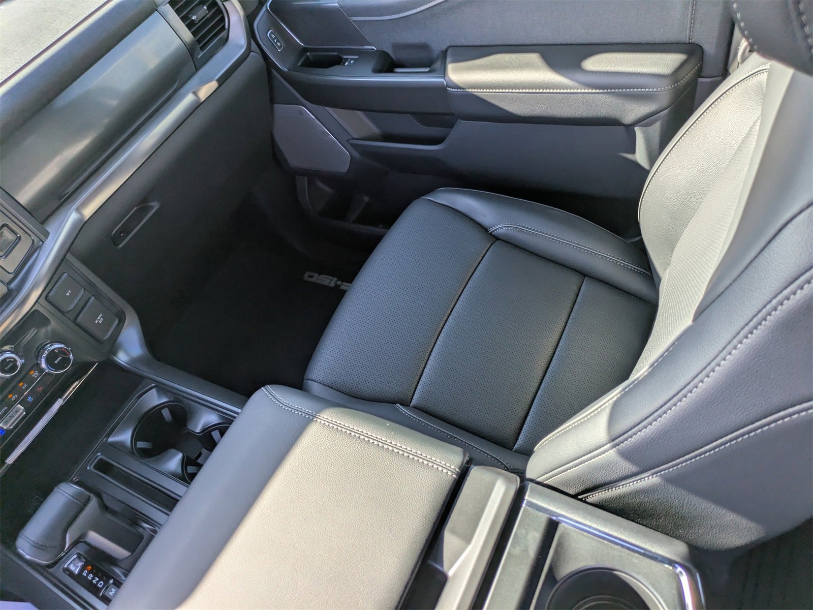 New 2025 Ford F150 Lariat w/ Equipment Group 501A Mid image 18