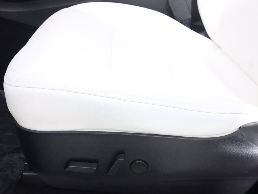 Used 2020 Tesla Model Y Long Range image 29